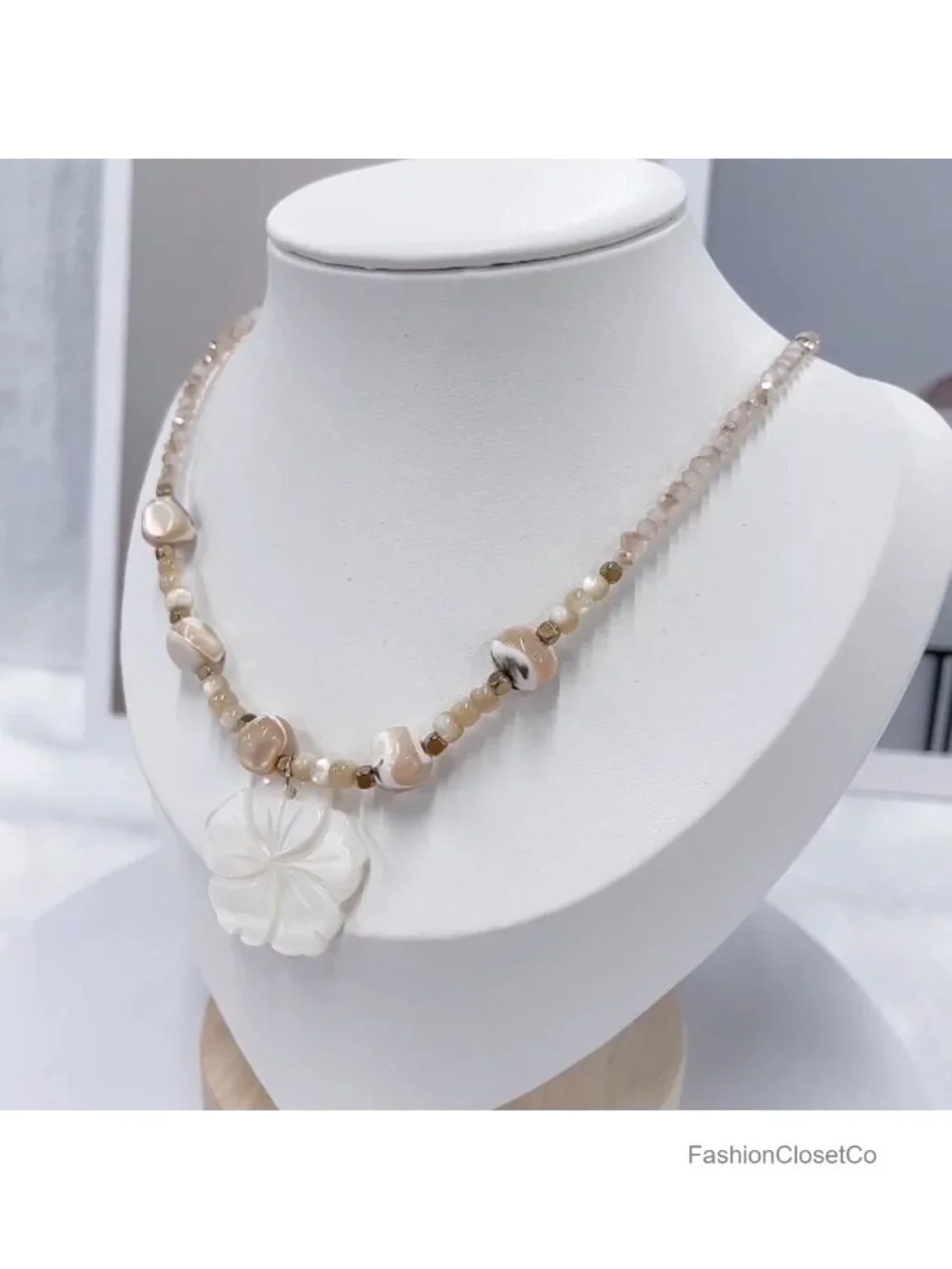Boho Shell Flower Beaded Pendant Necklace for Women